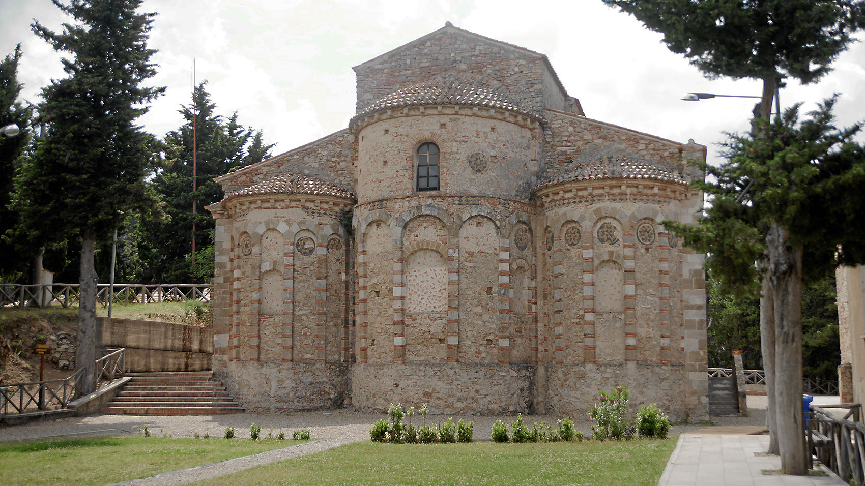 L'abside dell'abbazia di S. Maria del Patire